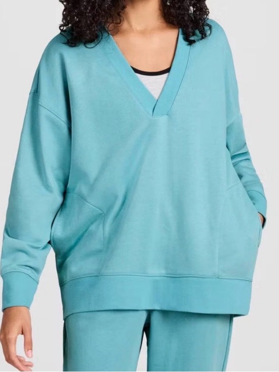 Champions Sweaters - Champion Women’s Long Sleeve V-Neck French Terry Pullover ✨